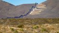 Esta foto del 9 de diciembre de 2020 muestra el muro fronterizo a través del Desierto de Sonora al oeste del Refugio Nacional de Fauna de San Bernardino, en Douglas, Arizona
