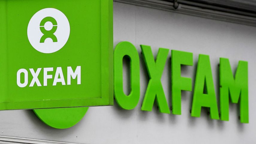 Logotipo de Oxfam en una tienda en Londres, Reino Unido.