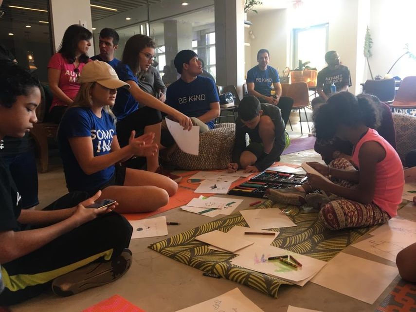 Las personas con condición de autismo pueden encontrar en la pintura una manera de comunicarse y expresarse.&nbsp;