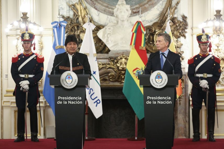 l presidente de&nbsp;Argentina, Mauricio Macri (d), y su homólogo boliviano, Evo Morales, ofrecen una rueda de prensa conjunta en la Casa Rosada, en Buenos Aires (Argentina).