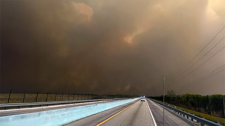 Las vías de acceso a los Cayos de Florida fueron cerradas debido a un incendio forestal en el área.