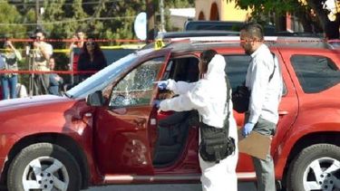 El 80 aparece mencionado en la cartulina que dejó el tirador en el lugar de los hechos, después de asesinar a la comunicadora el pasado jueves.&nbsp;