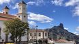 Roque Bentayga luce esbelto desde Tejeda, en Gran Canaria.