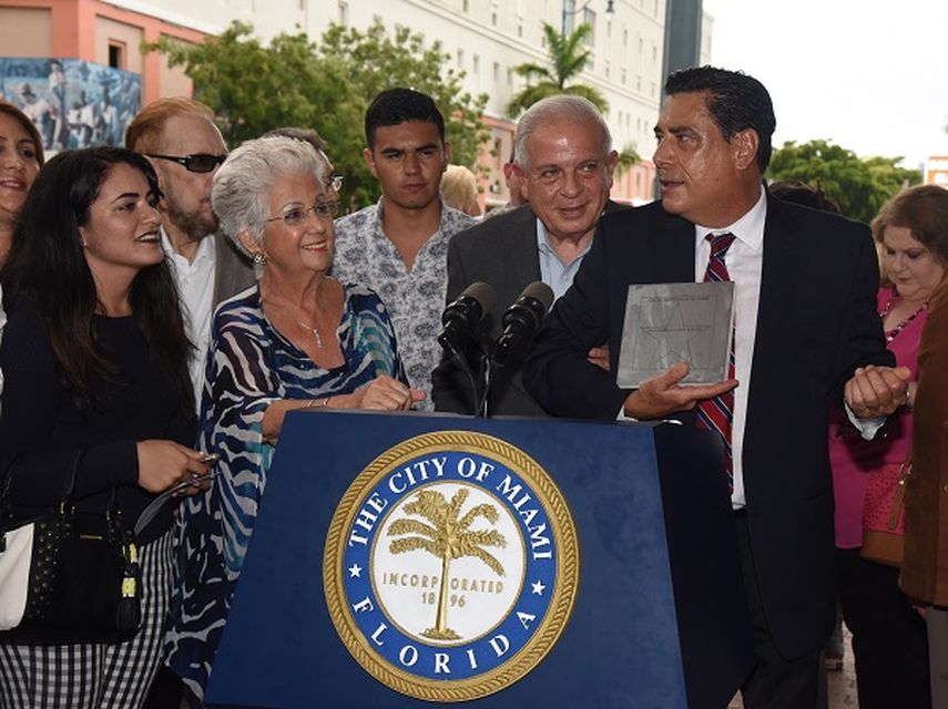 Álvarez Guedes tiene estrella en Miami tres años tras su muerte