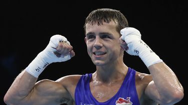 En imagen de archivo del s&aacute;bado 14 de abril de 2018, el ingl&eacute;s Peter McGrail festeja tras su victoria ante el norirland&eacute;s Kurt Walker en la pelea por la medalla de oro en la categor&iacute;a de los 56 kilos en los Juegos de la Buena Voluntad 2018, en Gold Coast, Australia.&nbsp;