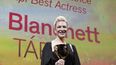 La actriz australiana-estadounidense Cate Blanchett reconoce haber recibido la Coppa Volpi a la mejor actriz por Tar el 10 de septiembre de 2022 durante la ceremonia de clausura del 79º Festival Internacional de Cine de Venecia en el Lido di Venezia, Italia.