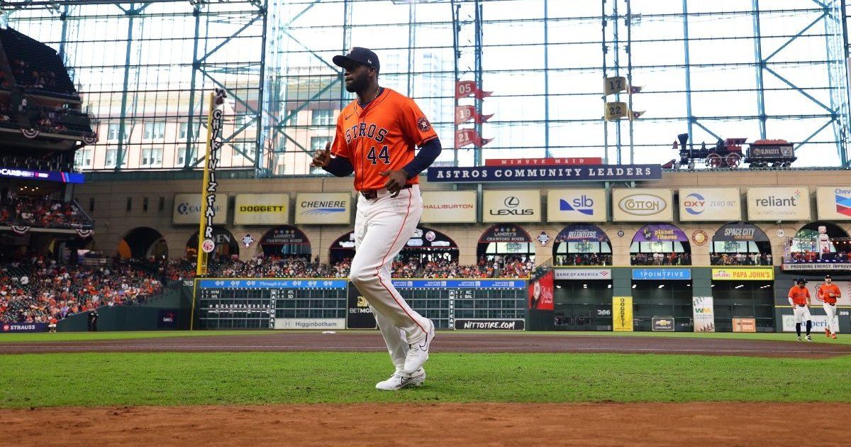 Cubano Yordan Álvarez sufre fractura en la mano y pausa su regreso