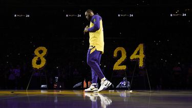 &ldquo;Me pidieron mantenerme en el curso, o cualquiera sea el caso&rdquo;, dijo James. &ldquo;Pero Naci&oacute;n Laker, me quedar&iacute;a corto si leyera esto... as&iacute; que lo dir&eacute; directo desde el coraz&oacute;n&rdquo;.