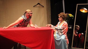 Escena de la obra Hilos, de Eddy Díaz Souza.