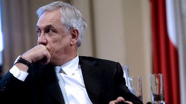 El reportaje publicado por Ciper cuenta que Piñera habría creado sociedades con sus hijos y nietos cuando ellos todavía eran menores de edad.