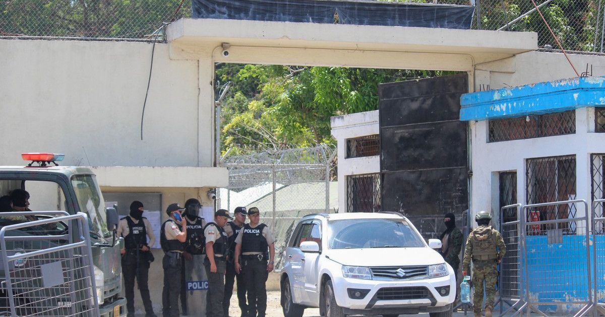 Enfrentamientos entre bandas en cárcel de Ecuador deja 17 muertos