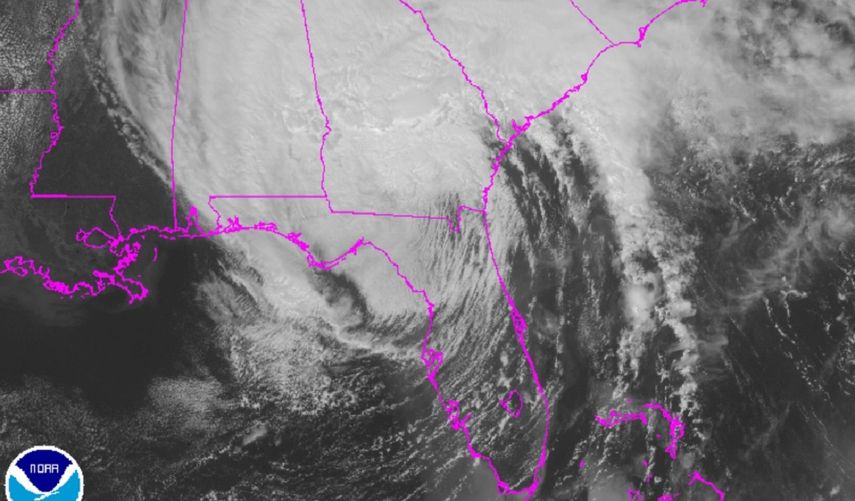 La tormenta, cuyas bandas de lluvia y viento se extienden hasta por 400 millas, además de Georgia, afecta también a algunas regiones de Alabama y Carolina del Sur.