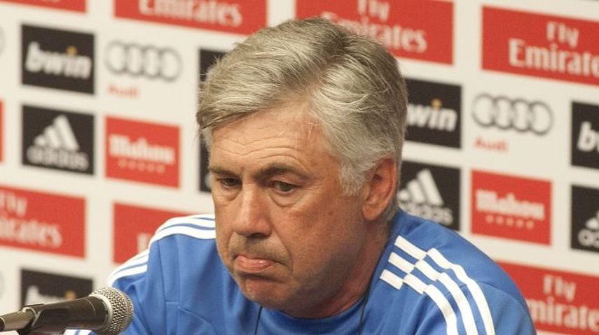 Pienso que es más complicado ganar la Liga porque tenemos desventaja de poco, de dos puntos. En la Champions está todo igualado, dijo Ancelotti. (ARCHIVO)