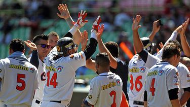Caribes ya está en la semifinal y busca finalizar la primera ronda en la cima de la tabla (AP)