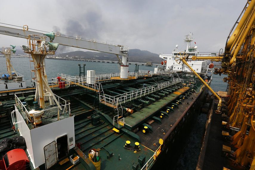 El barco petrolero&nbsp;de Ir&aacute;n Fortuna anclado en el muelle de la refiner&iacute;a El Palito, cerca de Puerto Cabello, Venezuela.