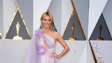 Klum, que también participa en el programa como productora ejecutiva, tendrá como copresentador al asesor de imagen estadounidense Tim Gunn.