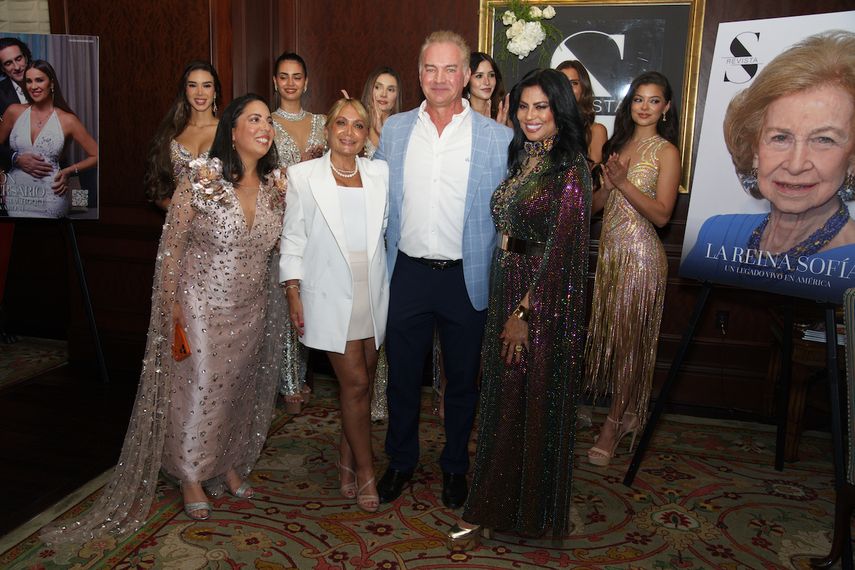 Lisbet Fernández-Viña, Loida Kycet, y Jason Kycek, vicepresidente y ejecutivo de marketing de Casa de Campo Resort & Villas, junto a Lucy Morillo.