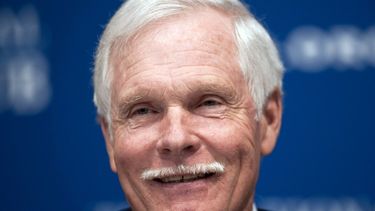 El fundador de CNN y presidente de Ted Turner Enterprises, Ted Turner, durante un debate sobre política energética estadounidense con el fundador de BP Capitol, T. Boone Pickens, en el National Press Club de Washington el 19 de abril de 2011.