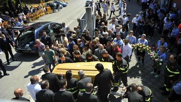 Cientos de personas asistieron a la ceremonia en el palazetto dello Sport, el polideportivo de la localidad de&nbsp;Ascoli Piceno