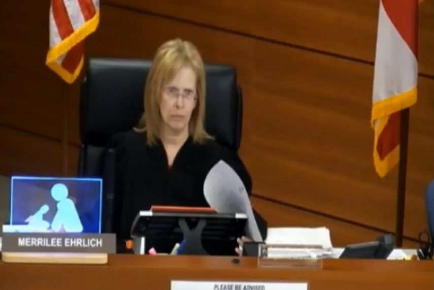 Merrilee Ehrlich, una jueza del Condado Broward, penalizada por tratar de moto tiránico a una acusada.