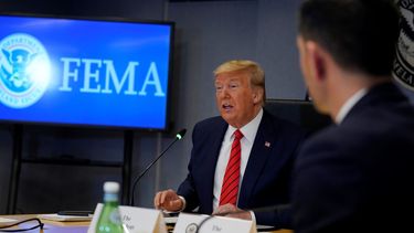 &nbsp; El presidente Donald Trump hace declaraciones durante una teleconferencia con gobernadores en la sede de la Agencia Federal para el Manejo de Emergencias de Estados Unidos (FEMA por sus siglas en ingl&eacute;s) en Washington, el jueves 19 de marzo de 2020.&nbsp;