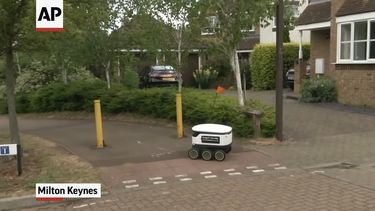 Imagen de uno de los robots de&nbsp;Starship Technologies utilizados&nbsp;para entregar alimentos en la ciudad inglesa Milton Keynes.