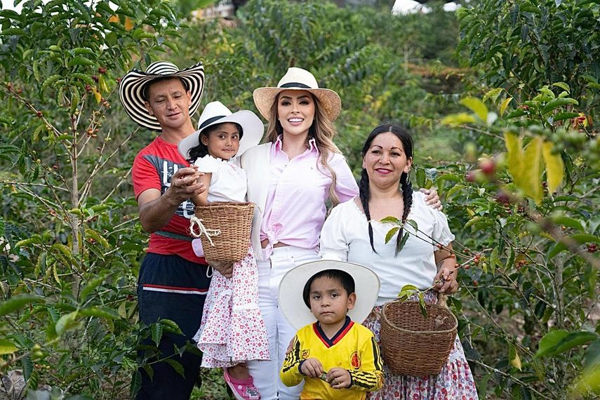 La modelo, actriz y empresaria colombiana Yuliana Gómez es creadora de la fundación El sembrador.