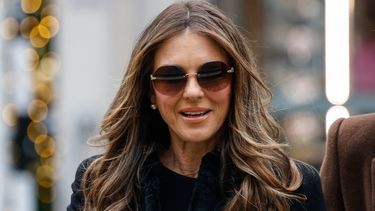La actriz británica Elizabeth Hurley llega al Tribunal Superior de Londres el 19 de enero de 2026, antes del juicio en un caso en el que el príncipe Harry, Hurley y a otros cinco figuras demandan a un importante grupo periodístico británico. &nbsp;