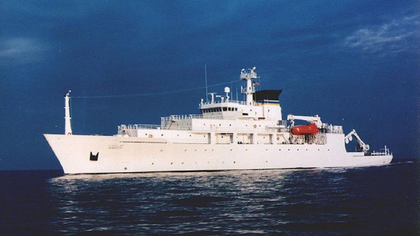 El USNS Bowditch, un barco de investigaciones, estaba en labores de recuperar el dron cuando fue interceptado por la embarcación china.