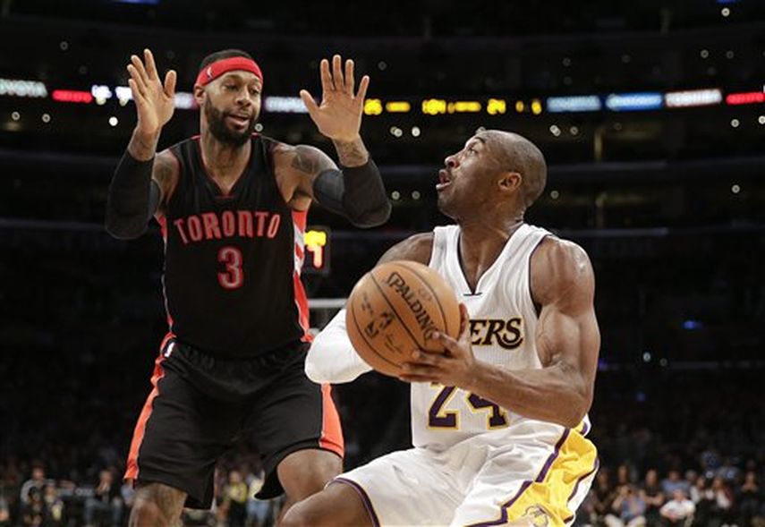 Bryant tuvo una noche memorable en el triunfo de los Lakers. (AP)