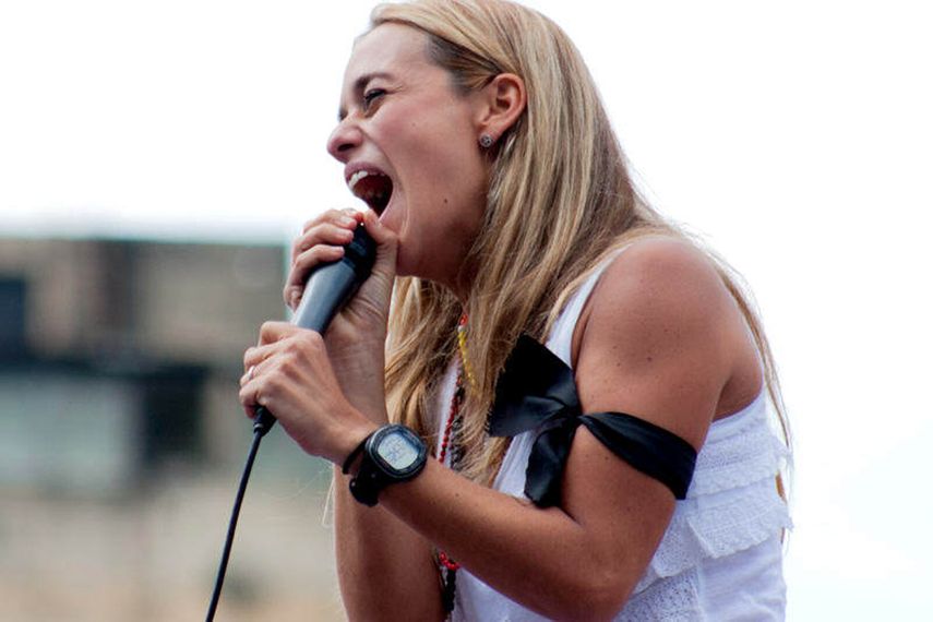 Reverol denunció que Gilbert Caro, desde hace unos meses atrás, conjuntamente con el jefe de escolta de Lilian Tintori, Walter Méndez.