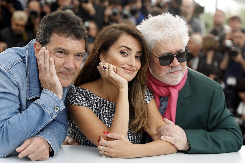 Antonio Banderas, Penélope Cruz y Pedro Almodóvar durante la presentación de Dolor y Gloria en el Festival de Cine de Cannes.&nbsp;