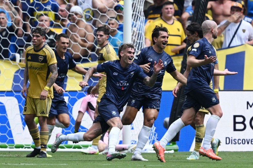 El defensa neozelandés #04 del Auckland City, Christian Gray (D), celebra el primer gol de su equipo durante el partido del Grupo C de la Copa Mundial de Clubes de la FIFA 2025 entre el Auckland City de Nueva Zelanda y el Boca Juniors de Argentina en el estadio Geodis Park en Nashville el 24 de junio de 2025.&nbsp;