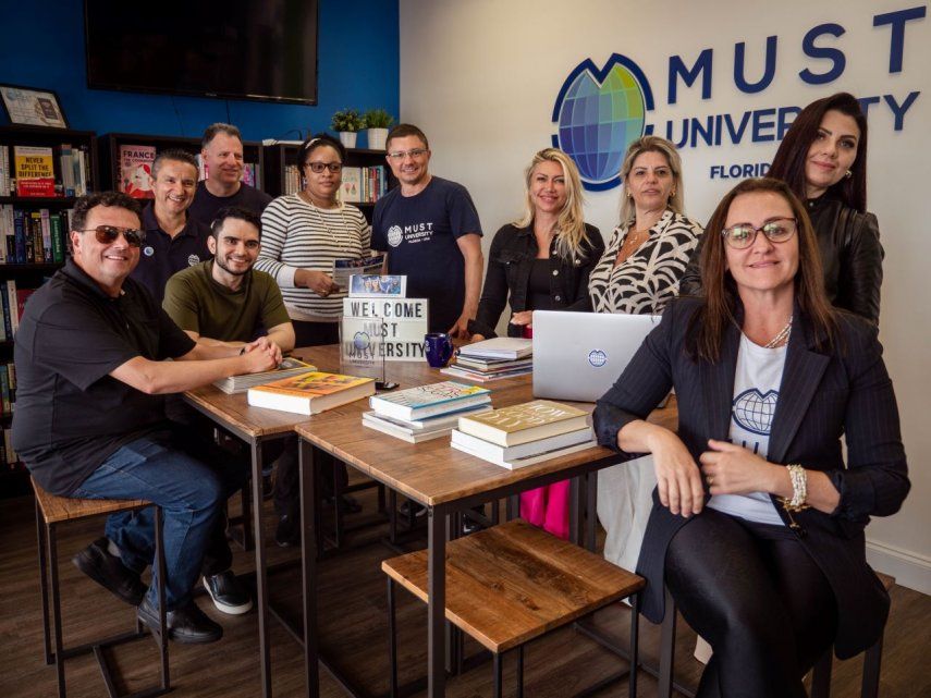 MUST University celebra el Mes de la Herencia Hispana.