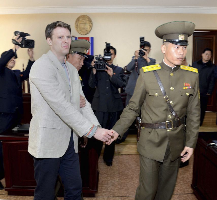Fotografía de un archivo cedida por la Agencia Central Coreana de Noticias (KCNA) muestra a&nbsp;Otto&nbsp;Frederick&nbsp;Warmbier &nbsp;en su juicio celebrado por el Tribunal Supremo de la República Popular Democrática de Corea, en Pyongyang, Corea del Norte, el 16 de marzo de 2016. &nbsp;