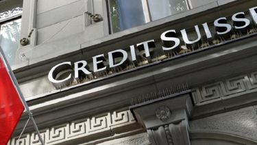 La&nbsp;FINMA&nbsp;declinó identificar a los bancos que investiga, pero el periódico&nbsp;Tages-Anzeiger&nbsp;publicó que entre los bancos involucrados está&nbsp;Credit Suisse.