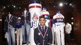 El atleta olímpico de carreras de BMX Kamren Larsen modela el uniforme de la ceremonia de apertura de los Juegos Olímpicos de París del equipo de Estados Unidos en la sede de Ralph Lauren el lunes 17 de junio de 2024 en Nueva York.