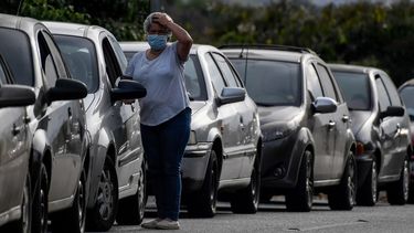 Las filas de autos en los primeros días de abril de 2020 para abastecerse de combustible en Caracas, Venezuela, han sido&nbsp;interminables.