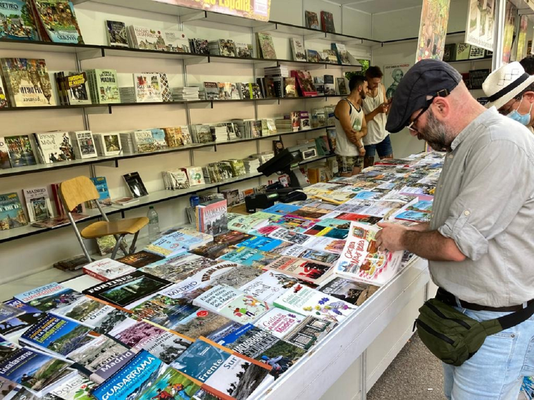 La Feria del libro, que tuvo lugar en el parque El Retiro, contó con 378 casetas habilitadas para la venta de libros y una duración de 17 días y más de 400 expositores