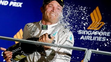 Rosberg celebró su vigésimo segundo triunfo y el primero en Singapur