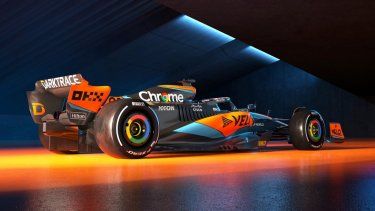 El nuevo modelo de la escudería McLaren para la próxima temporada de la Fórmula 1, al ser presentado el lunes 13 de febrero en Woking, Inglaterra.