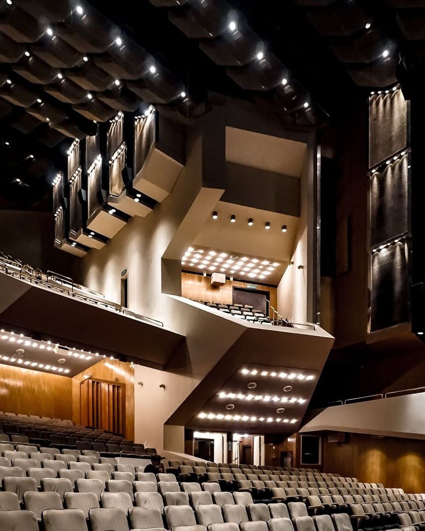 En la capital venezolana se encuentra el Teatro Teresa Carreño, referente mundial del movimiento brutalista, y uno de los complejos culturales más importantes de Latinoamérica.