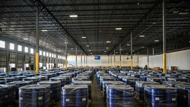 Imagen de los 13.000 barriles de precursores químicos procedentes de China y con detino al Cartel de Sinaloa en México para fabricar drogas sintéticas como el fentanilo.