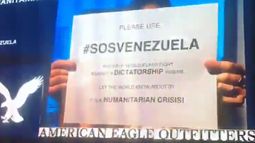 El mensaje #SOSVENEZUELA apareció en una de las pantallas del Times Square, en Nueva York.