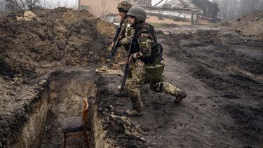 Fuerzas ucranianas resisten violentos ataques