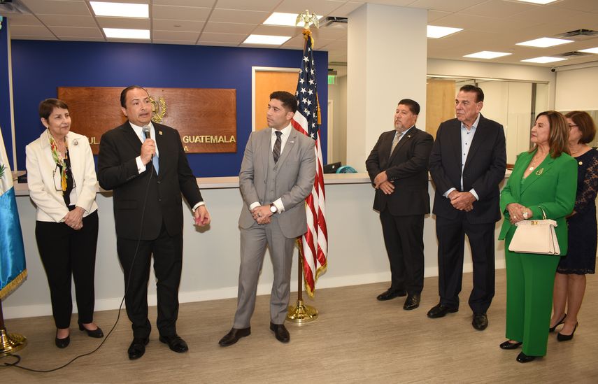 El canciller Mario Adolfo Búcaro emitió un emotivo discurso ante sus conciudadanos en Miami.