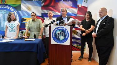 El periodista y expreso político cubano Juan Manuel Cao explica los alcances de un código de normas que presentó el exilio en Miami, como medio para el retorno de la democracia a la isla caribeña.