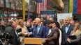 El senador Rick Scott participó en un encuentro con venezolanos en Florida en abril de 2025.