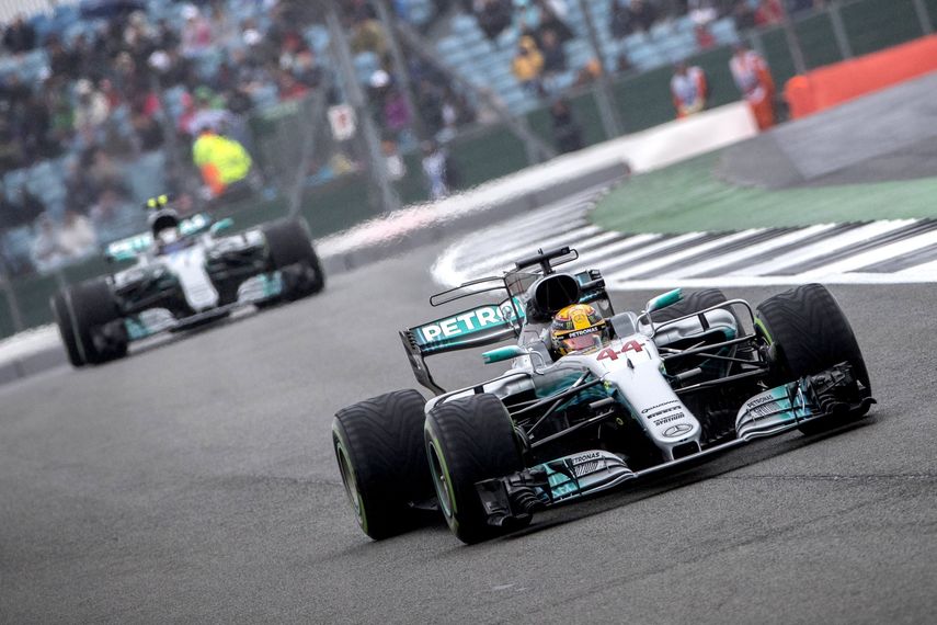Hamilton relegó al segundo y tercer lugar al finlandés Kimi Räikkönen y al alemán Sebastian&nbsp;Vettel.
