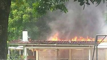 La comunidad enardecida quemó la casa materna del expresidente Chávez.